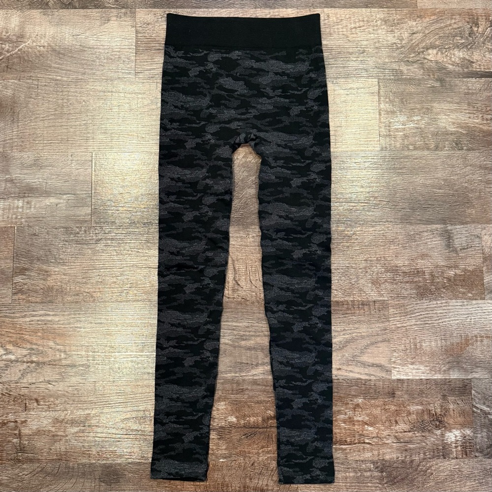 Time and Tru High Rise Camo Women’s Leggings Fleece Interior Size Small